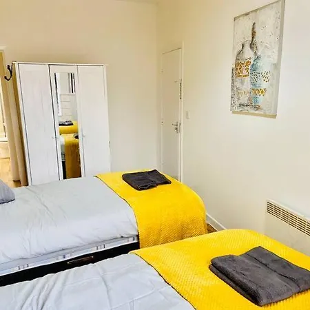 *stunning 1 Bedroom Close To Centre* *